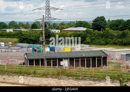 Wendover, Buckinghamshire, Royaume-Uni. 1st juillet 2022. L'ancien pavillon du club de cricket de Wendover a été fermé en HS2. Les habitants de la région sont très affligés par l'impact de HS2 sur Wendover et les environs de vastes zones de campagne ont été saisies par HS2, car ils ont coupé des arbres et détruit des habitats fauniques. Crédit : Maureen McLean/Alay Banque D'Images