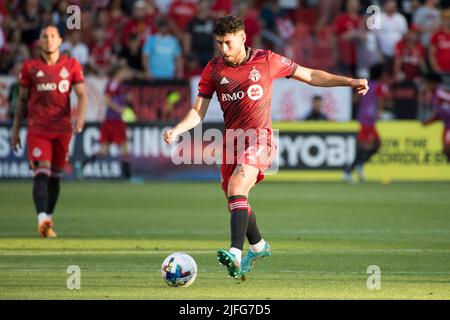 Toronto, Canada. 02nd juillet 2022. Jonathan Osorio (21) en action pendant le match de la MLS entre le FC de Toronto et le FC des sirènes de Seattle au champ BMO à Toronto. Le match a pris fin en 2-0 pour Seattle Sounders FC. Crédit : SOPA Images Limited/Alamy Live News Banque D'Images