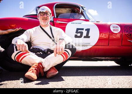 51 RAPALLINO (FR) / JOSSE (BE), Jaguar E-Type 3,8 / 1963 , portrait pendant le Mans Classic 2022 de 30 juin à 3 juillet 2022 sur le circuit des 24 heures du Mans, au Mans, France - photo Damien Saulnier / DPPI Banque D'Images