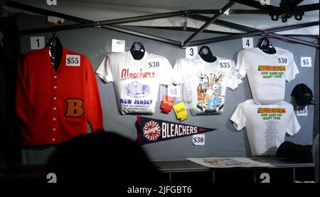 Inglewood, Californie, États-Unis 29th juin 2022 JBleachers concert Merch on 29 juin 2022 au Kia Forum à Inglewood, Californie, États-Unis. Photo par Barry King/Alay stock photo Banque D'Images