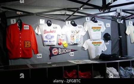 Inglewood, Californie, États-Unis 29th juin 2022 JBleachers concert Merch on 29 juin 2022 au Kia Forum à Inglewood, Californie, États-Unis. Photo par Barry King/Alay stock photo Banque D'Images