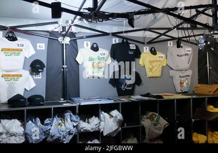 Inglewood, Californie, États-Unis 29th juin 2022 JBleachers concert Merch on 29 juin 2022 au Kia Forum à Inglewood, Californie, États-Unis. Photo par Barry King/Alay stock photo Banque D'Images