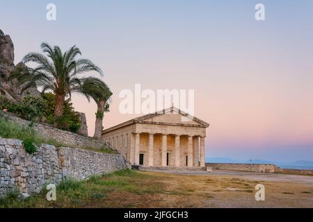 Belle église Saint-Georges dans le Vieux fort sur l'île grecque de Corfou ou Kerkyra, Europe Banque D'Images