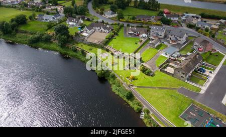 Village et lagune du pont O'Briens, pont O'Briens, Irlande 02,07, 2022 Banque D'Images