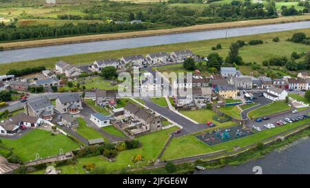 Village et lagune du pont O'Briens, pont O'Briens, Irlande 02,07, 2022 Banque D'Images