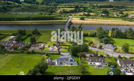 Village et lagune du pont O'Briens, pont O'Briens, Irlande 02,07, 2022 Banque D'Images