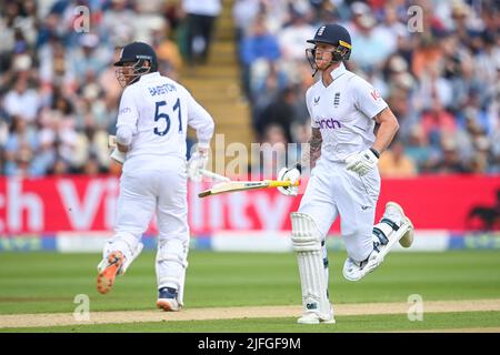 Ben Stokes et Jonny Bairstow d'Angleterre prennent un single rapide dans , le 7/3/2022. (Photo de Craig Thomas/News Images/Sipa USA) Banque D'Images