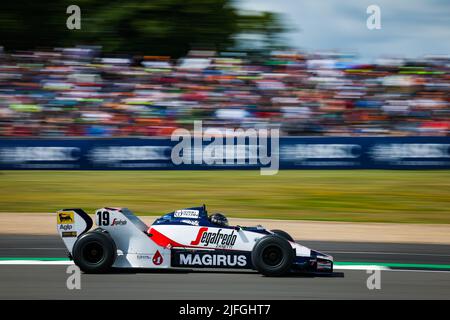 Silverstone, Royaume-Uni. 3rd juillet 2022. Silverstone, Royaume-Uni. 03rd juillet 2022. Le Toleman TG184 lors de la parade des voitures historiques britanniques F1 lors du Grand Prix britannique de Formule 1 Lenovo 2022, 10th tour du Championnat du monde de Formule 1 de la FIA 2022, sur le circuit Silverstone, de 1 juillet au 3, 2022 à Silverstone, Royaume-Uni - photo Florent Gooden/DPPI crédit: DPPI Media/Alamy Live News crédit: DPPI Media/Alamy Live News Banque D'Images