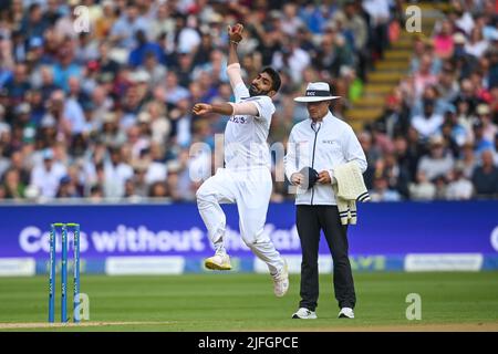 JasEsprit Bumrah de l'Inde livre la balle Banque D'Images