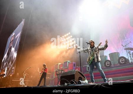 Rivières Cuomo, Weezer se produit lors de la méga Tour Hella - arène de Paris la Défense à Paris, en France, sur 2 juillet 2022. Photo de Christophe Meng/ABACAPRESS.COM Banque D'Images