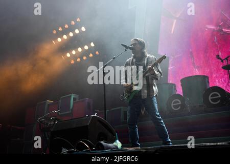 Rivières Cuomo, Weezer se produit lors de la méga Tour Hella - arène de Paris la Défense à Paris, en France, sur 2 juillet 2022. Photo de Christophe Meng/ABACAPRESS.COM Banque D'Images