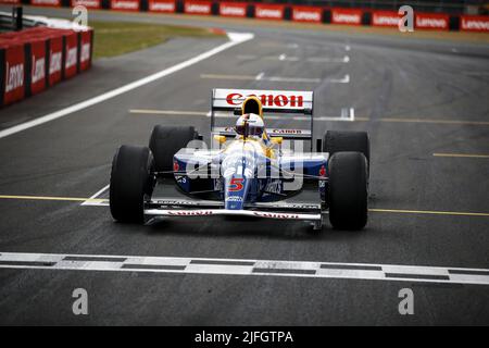 Silverstone, Royaume-Uni. 3rd juillet 2022. VETTEL Sebastian (ger), Aston Martin F1 Team AMR22, portrait avec le Nigel Mansel’car Williams-Renault FW14B lors du Grand Prix britannique de Formule 1 Lenovo 2022, 10th tour du Championnat du monde de Formule 1 de la FIA 2022, sur le circuit Silverstone, de 1 juillet à 3, 2022 à Silverstone, Royaume-Uni - photo Xavi Bonilla / DPPI crédit: DPPI Media / Alay Live News Banque D'Images