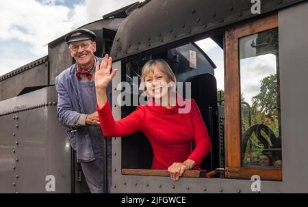 Jenny Agutter à bord d'un train à la gare d'Oakworth, West Yorkshire pour assister à la première mondiale du chemin de fer des enfants de retour à Keighley. Date de la photo: Dimanche 3 juillet 2022. Le crédit photo devrait se lire comme suit : Danny Lawson/PA Wire Banque D'Images