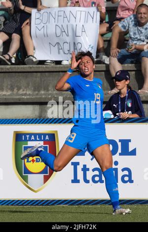 Castel Di Sangro, Italie. 01st juillet 2022. Valentina Giacinti, d'Italie, lors du match amical international des femmes entre l'Italie et l'Espagne au stade Teofilo Patini, sur 01 juillet 2022, à Castel di Sangro, en Italie. © photo: Cinzia Camela. Crédit : Agence photo indépendante/Alamy Live News Banque D'Images