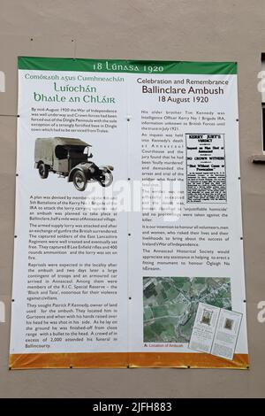 Affiche affichée dans le village du comté de Kerry à Annascaul Banque D'Images