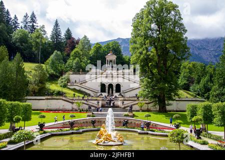 Ettal, Allemagne, 27 juillet 2021. Le Linderhof Palace est un château royal situé dans le Graswangtal, à proximité d''Oberammergau et du monastère de l''Ettal. Banque D'Images