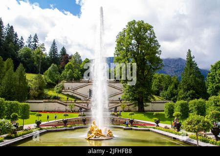 Ettal, Allemagne, 27 juillet 2021. Le Linderhof Palace est un château royal situé dans le Graswangtal, à proximité d''Oberammergau et du monastère de l''Ettal. Banque D'Images