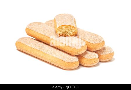 Biscuits éponge - coccinelles savoiardi isolées sur fond blanc Banque D'Images