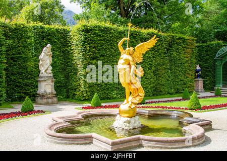 Ettal, Allemagne, 27 juillet 2021. Le Linderhof Palace est un château royal situé dans le Graswangtal, à proximité d''Oberammergau et du monastère de l''Ettal. Banque D'Images