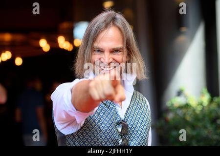 Repas, Allemagne. 02nd juillet 2022. Tim WILHELM, modérateur, chanteur, du groupe Muengener Freiheit Gala - Goldene sonne Spezial 2022, à l'occasion de 40 ans de télévision privée sur 2 juillet 2022 à Essen/ Allemagne crédit: dpa/Alamy Live News Banque D'Images