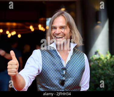 Repas, Allemagne. 02nd juillet 2022. Tim WILHELM, modérateur, chanteur, du groupe Muengener Freiheit Gala - Goldene sonne Spezial 2022, à l'occasion de 40 ans de télévision privée sur 2 juillet 2022 à Essen/ Allemagne crédit: dpa/Alamy Live News Banque D'Images