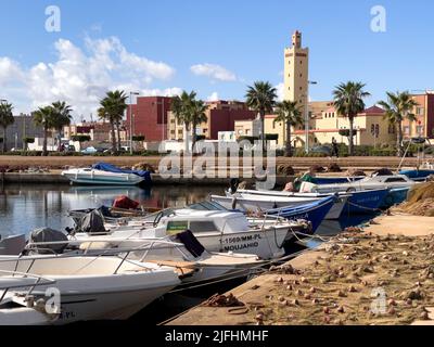 Bateaux de pêche garés dans le port Banque D'Images