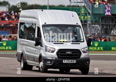 Silverstone, Royaume-Uni. 03rd juillet 2022. Fourgonnette de police sur le circuit. Grand Prix de Grande-Bretagne, dimanche 3rd juillet 2022. Silverstone, Angleterre. Crédit : James Moy/Alay Live News Banque D'Images