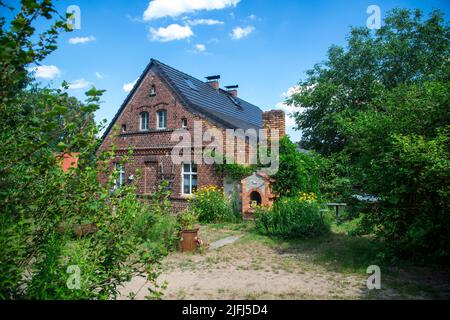 Ancienne maison en brique rouge, Lusatia, Allemagne Banque D'Images