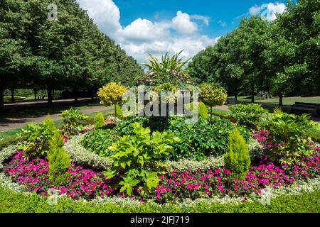 Paysage de printemps frais et fleurs conçues dans le célèbre Regents Park de Londres Banque D'Images