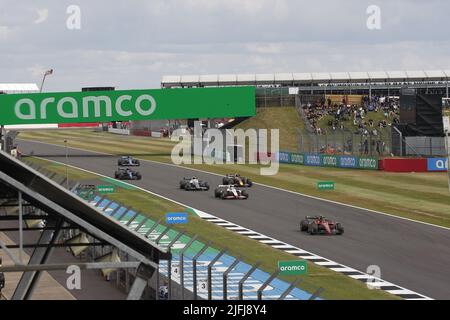 Silverstone, Northants, Royaume-Uni - 1st juillet, 2022 Un ruisseau de F1 voitures de course sur le Wellington Straight au Grand Prix de Formule 1 DE LENOVO Banque D'Images