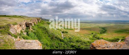 Vues sur le site du patrimoine mondial Head-Smashed-in Buffalo Jump dans le sud de l'Alberta au Canada. Banque D'Images