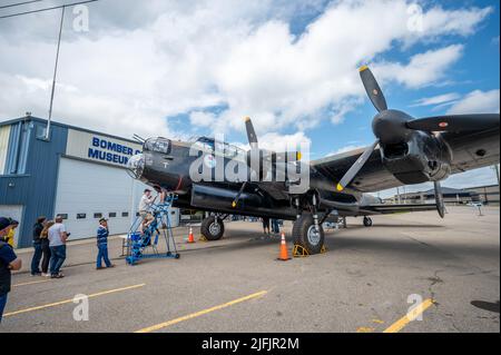 Nanton (Alberta) - 2 juillet 2022 : bombardier Avro Lancaster au Musée canadien du commandement des bombardiers, dans les régions rurales de l'Alberta. Banque D'Images