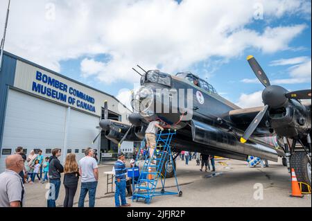 Nanton (Alberta) - 2 juillet 2022 : bombardier Avro Lancaster au Musée canadien du commandement des bombardiers, dans les régions rurales de l'Alberta. Banque D'Images