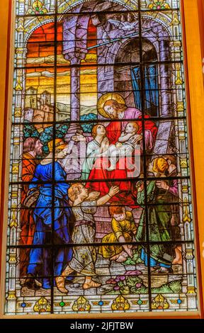 Jesus Little Children vitraux Gesu Catholic Church Miami Florida. Vitraux de l'église construits en 1920s verre par Franz Meyer Allemagne Banque D'Images