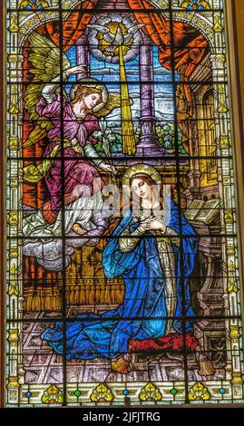 Annonciation Vierge Marie vitraux Gesu Eglise catholique Miami Floride. Angel Gabriel dit à Marie qu'elle aura Jésus vitraux construit en 1920s. GLA Banque D'Images