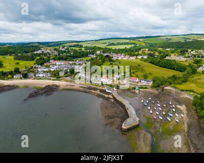 Vue aérienne du drone du village d'Aberdour à Fife, en Écosse, au Royaume-Uni Banque D'Images