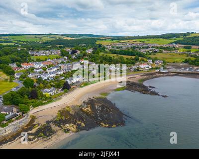 Vue aérienne du drone du village d'Aberdour à Fife, en Écosse, au Royaume-Uni Banque D'Images