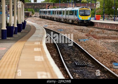 La gare de Selby classée Grade II dessert la ville de Selby dans le North Yorkshire, représentée par British Rail Class 185 Trans Pennine Express Banque D'Images