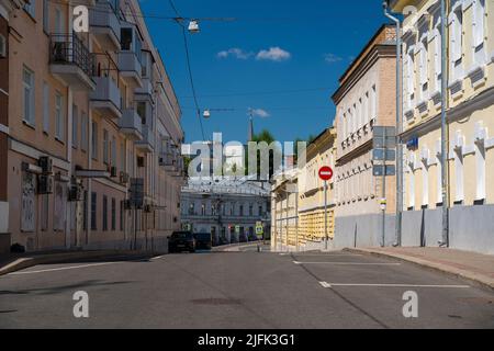 MOSCOU, RUSSIE - 3 JUILLET 2022 : rues confortables de la vieille ville de Moscou, près de la place Rouge. Photo de haute qualité Banque D'Images