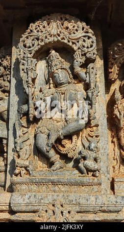 Sculpture de Natya Lakshmi sur le temple Lakshminarasimha, Haranhalli, Hassan Karnataka, Inde. Banque D'Images