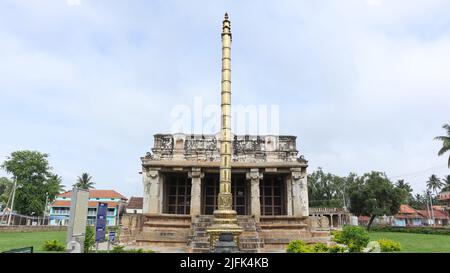 Vue arrière, Temple Shree Lakshminarayana, temple a été construit par le roi Vira Someshwara de l'Empire Hoysala en 1250 C.E, Hoshaholalu, Mandya, Karnataka, I Banque D'Images