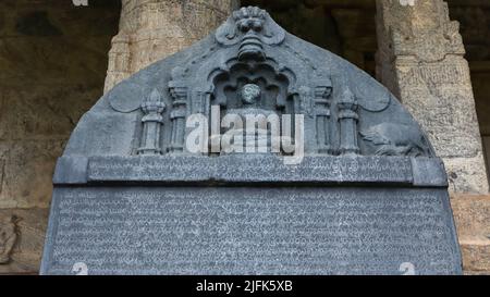 Histoire du Temple écrit dans une ancienne langue de Kannada, Chaturmukh Basadi, Jain Temple, Karkala, Udupi, Karnataka, Inde. Banque D'Images