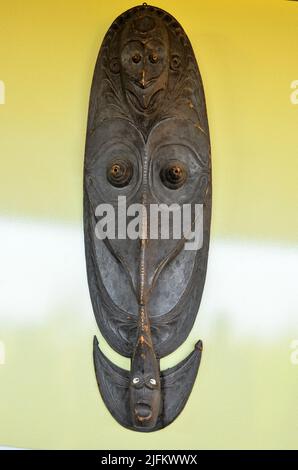 Masque facial en bois typique de Papouasie-Nouvelle-Guinée Banque D'Images