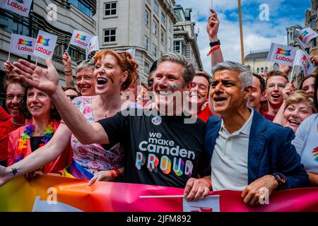 Keir Starmer, Angela Rayner, Anneliese Dodds, Emily Thornberry et Sadiq Khan à Pride in London Parade, Central London, samedi 2 juillet 2022 Banque D'Images