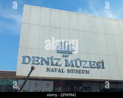 Vue du Musée naval de Besiktas (AKA Deniz Müzesi), Istanbul, Turquie, entrée du Musée naval, vue rapprochée Banque D'Images