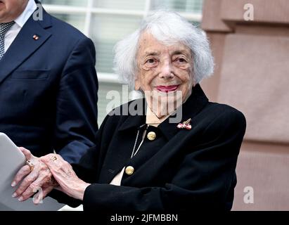 Berlin, Allemagne. 04th juillet 2022. Margot Friedländer, lauréate du prix et survivante de l'Holocauste, est ravie de recevoir le prix Walther Rathenau 2022. Credit: Britta Pedersen/dpa/Alay Live News Banque D'Images