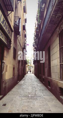 Vintage Retro style Alley à Barcelone, Espagne, Old vide Narrow Street en Catalogne Banque D'Images