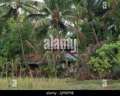 Maison de village traditionnelle dans la région de Konkan à l'état de Kudal Maharashtra Inde 06 15 2022 Banque D'Images