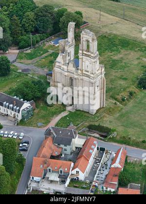 VUE AÉRIENNE. Ruines de l'ancienne abbaye de Mont-Saint-Eloi. Pas-de-Calais, hauts-de-France, France. Banque D'Images