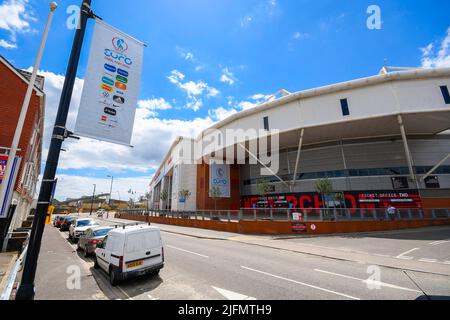 Southampton, Hampshire, Royaume-Uni. 4th juillet 2022. Vue générale à l'extérieur du stade St Mary's, stade du Southampton football Club qui accueille trois matchs de l'UEFA Women's Euro 2022 à partir du jeudi 7th juillet avec la Norvège et l'Irlande du Nord. Crédit photo : Graham Hunt/Alamy Live News Banque D'Images